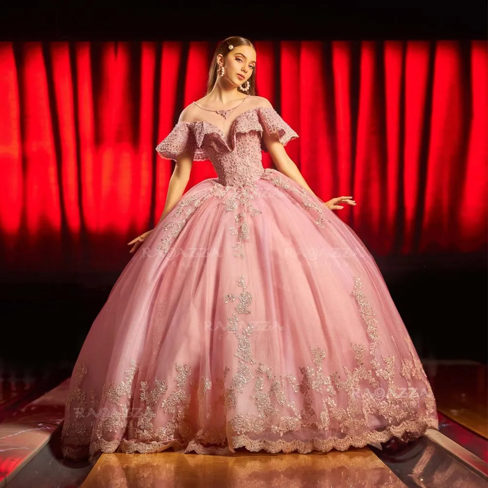 Rosafarbenes, mit Perlen verziertes Ballkleid für Quinceanera-Kleider, mit Pailletten, transparentem Bateau-Ausschnitt, Spitze, Ballkleider, Sweep-Zug, appliziertes Sweet-15-Maskeradekleid