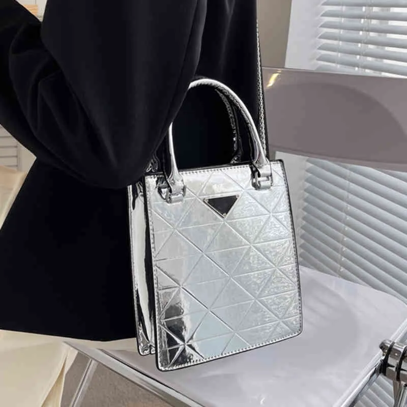 Outlet 2022 new lacquer leather mirror portable Tote Bag triangular chain small square bag mobile phone sling one Shoulder Messenger Sale_XJQG