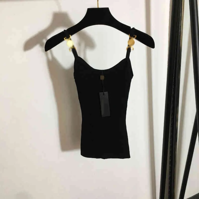 T-shirt da donna in maglia primavera ed estate nuovo ritratto di bellezza top con reggicalze elastico lavorato a maglia con bottoni sulla spalla in metallo