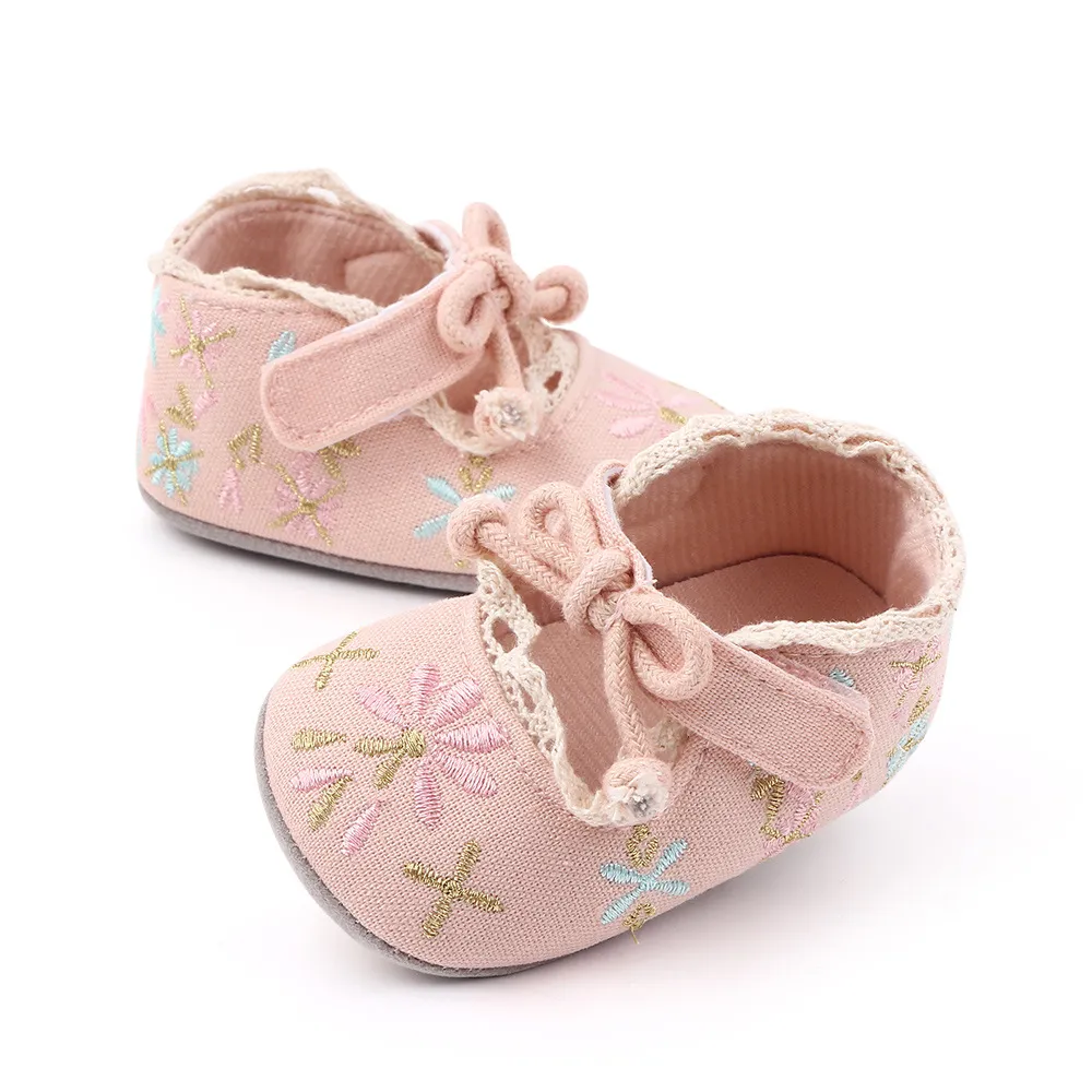 Bébé nouveau-né bébé fille semelle souple toile landau chaussures formateurs brodés premiers marcheurs 0-18 mois