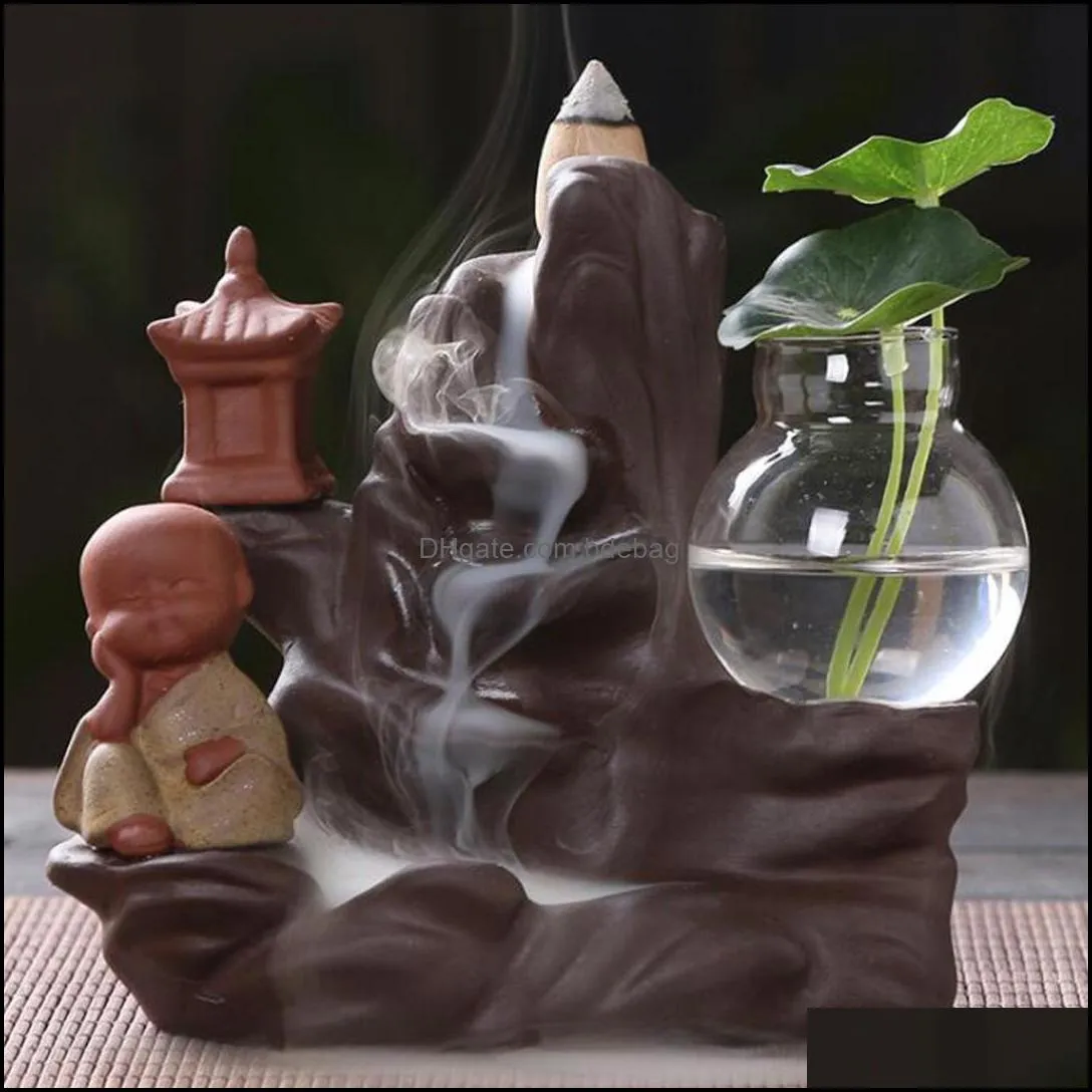 Backflow rökelsebrännare Holder Ceramic Little Monk Small Buddha Waterfall Sandalwood Censer Creatives Home Decor med 10 kottar Drop Delivery