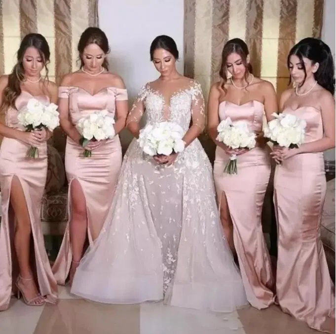 Blush Pink Satin Split Long Bridesmaid Dresses 2022 Off The Shoulder Ruched Plus Size Wedding Guest Floor Längd Maid of Honor Grows C0408