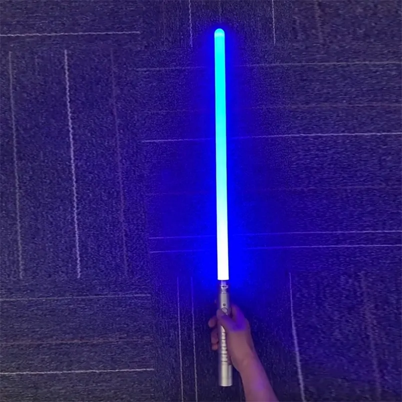 75cm Lightsaber RGB 7 색상 변경 금속 핸들 레이저 소드 무거운 결투 사운드 조명 충돌 변색 코스프레 소품 220809