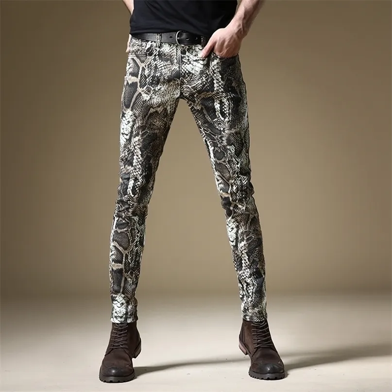 Летние мужские змеиные кожи напечатаны джинсы мода прямые стройные брюки 220328