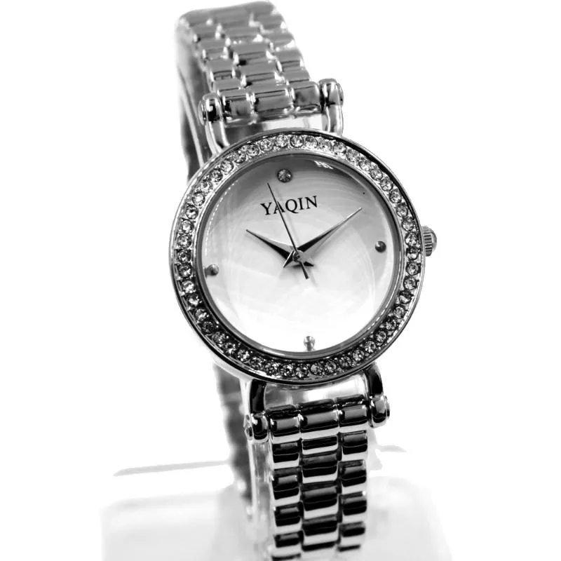 Armbanduhren Luxus Mode YAQIN Frauen Analog Quarz Runde Uhr PC21S Bewegung Glänzend Silber Rose Gold Band Schlanke Damen Armband Uhren