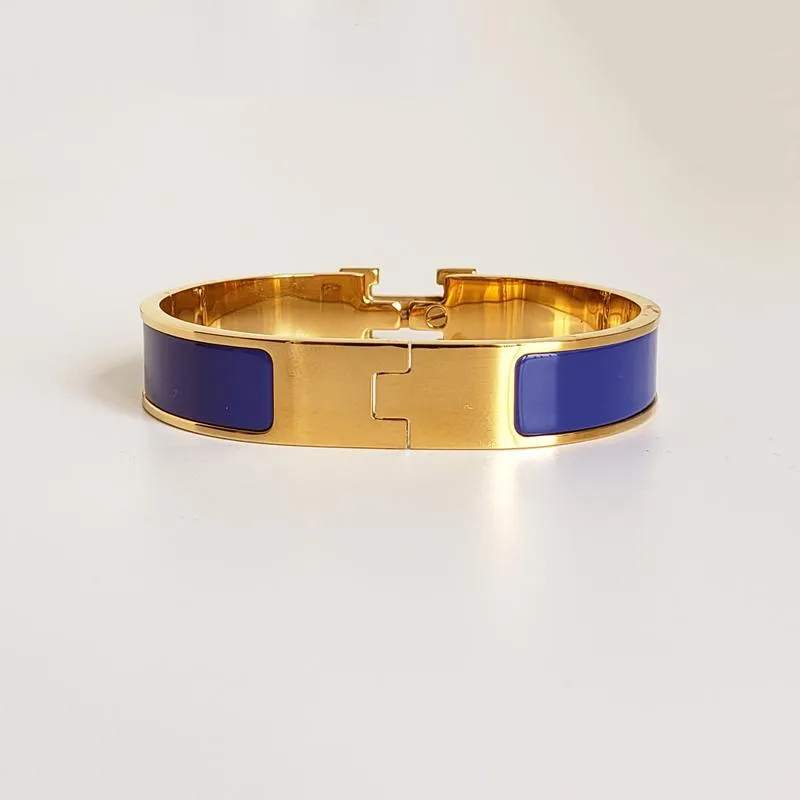 2022 Högkvalitativ designer smycken design Bangle rostfritt stål guld spänne armband sommar semester charm mode smycken män och kvinnor par armband