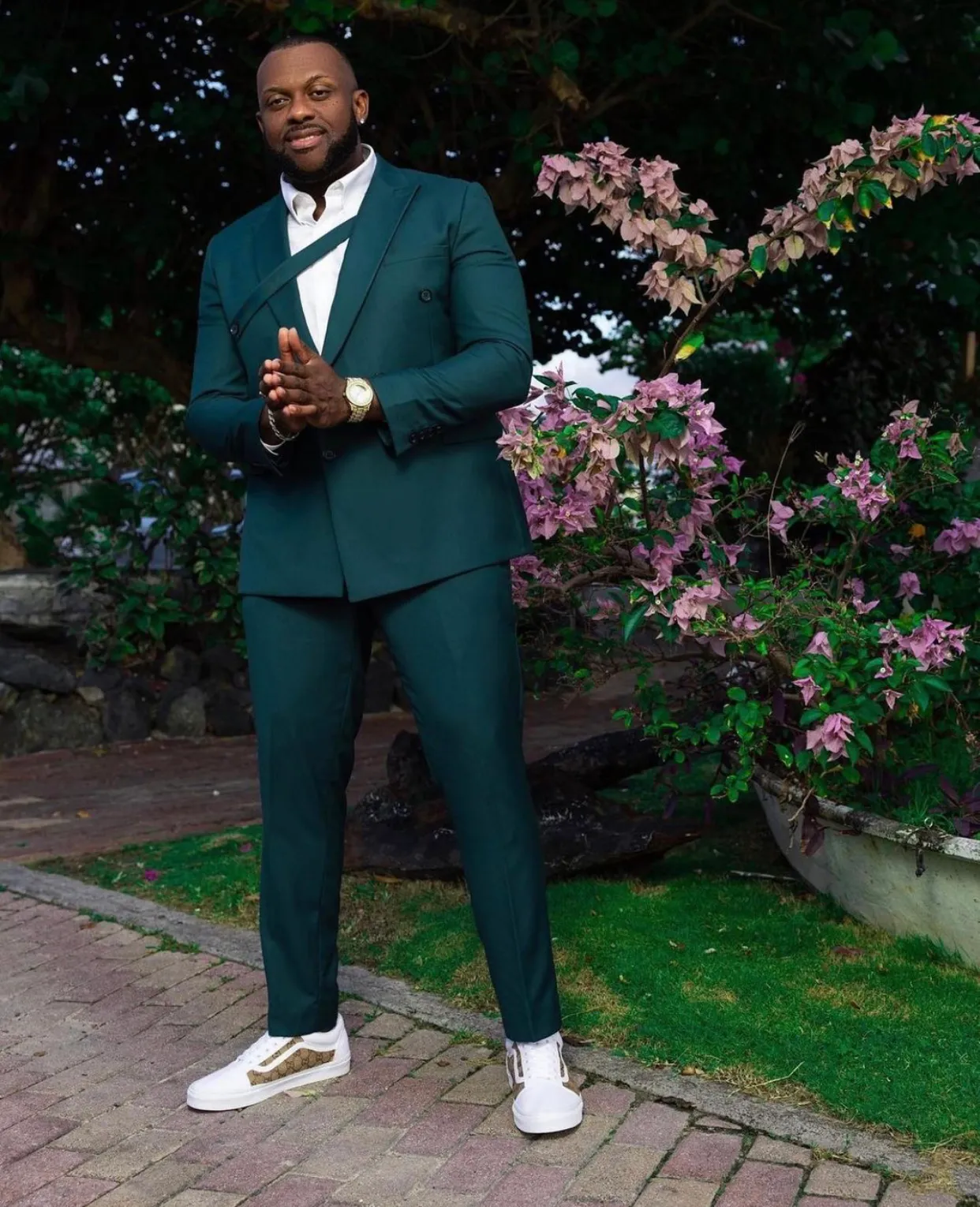 2022 Najnowszy wzór Mężczyźni garnitury zielone szczytowe lapy ślubne Tuxedo Therno Masculino Prom Groom 2pcs Slim Fit Blazer (kurtka +spodnie)