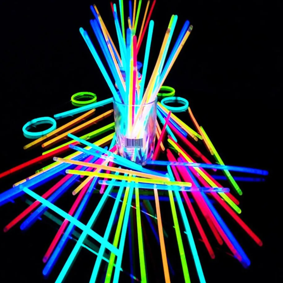 Bâtons Lumineux Colorés Fluorescence Lumière Colliers Néon Lumineux Bracelets Colorés Pour La Fête De Mariage Cheer Props Festival Supplie 100pcs / sac