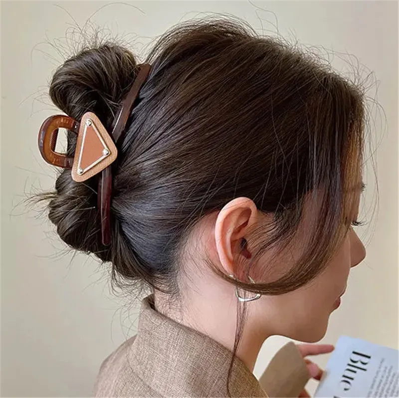 Luxe Dames Ontwerpers Driehoek Haar Clip Voor Vrouwen Meisjes Merk Letter Designer Haar Klauw Mode Haar Klauw Mode Haarspeld Haarspeld