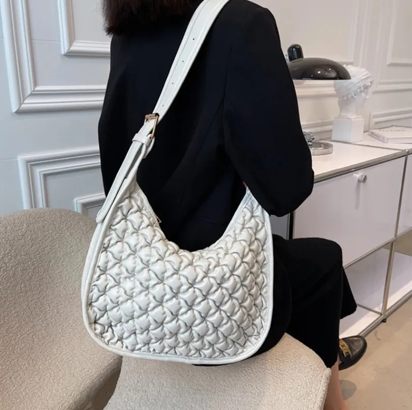 Yüksek kaliteli yumuşak deri omuz çantaları tasarımcı pileli kadın çanta moda bayanlar tote çanta lüks marka kadın messenger çanta