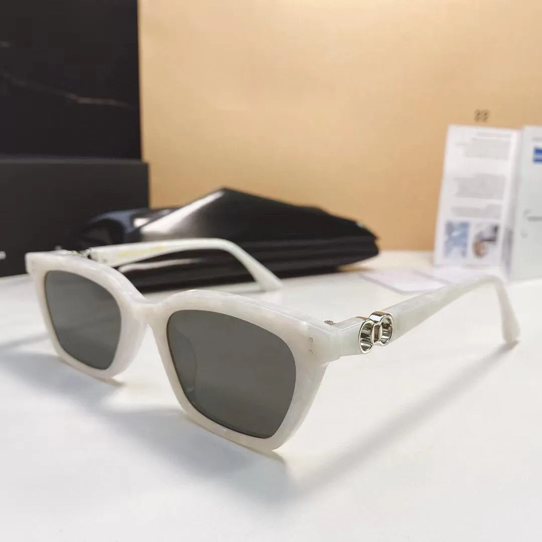 NEW Women’s Oversized XOXO Sunglasses Xoxo Sunglasses main image 4