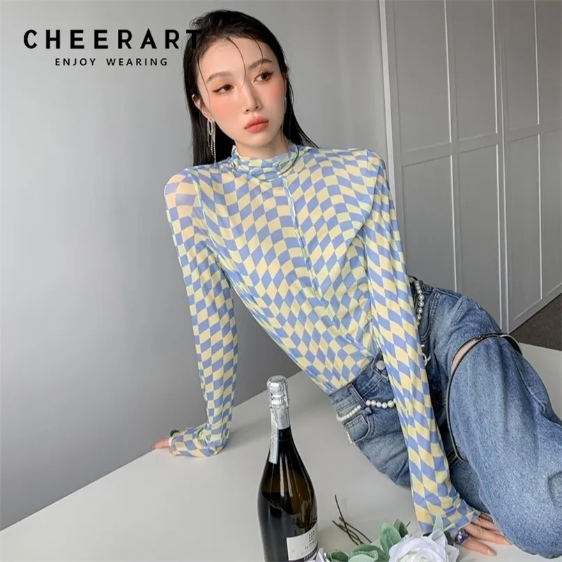 Cheerart Checkerboard Turtleneck T Shirt Kvinnor Långärmad topp Yellow Blue Tees Se genom tshirt Fall Womens Fashion 220527