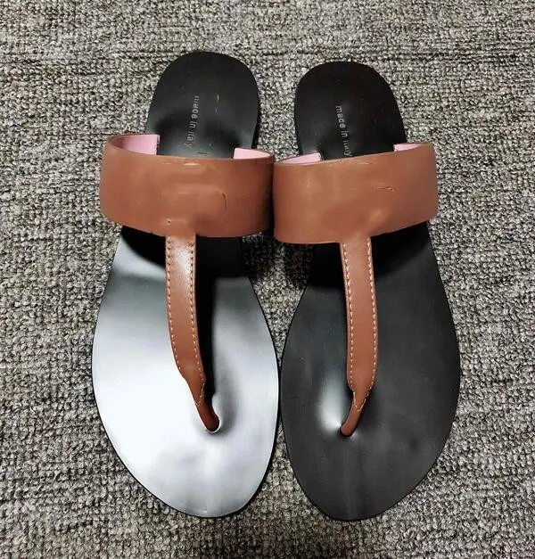 À la mode Nouveau style de Star portable Tongs pantoufles plat Paris Femmes Véritable Cuir de haute qualité Accessoires matériels sandales