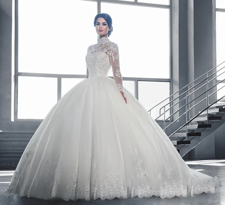 Sheer Crew Neck Lace Bröllopsklänningar Sexig Se igenom Knapp Tillbaka Långärmade Applikationer Ny Vintage Billiga Vestios De Novia Bridal Gown