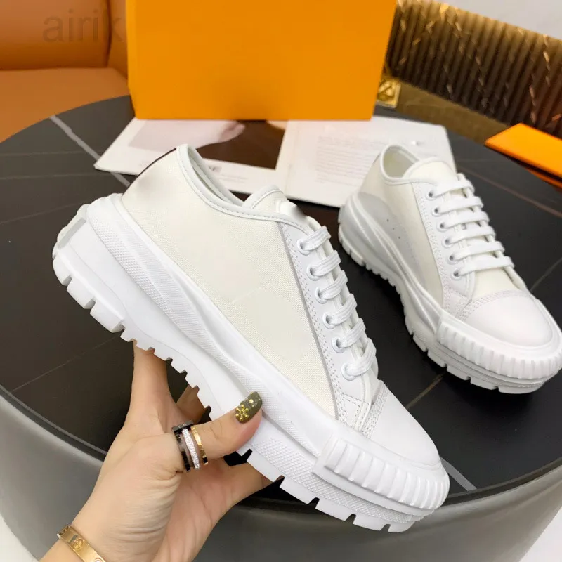 Casual shoes Women's Designer sneakers Retro shoes Fashion Designer shoes Canvas letter leather solid color matching women's shoes