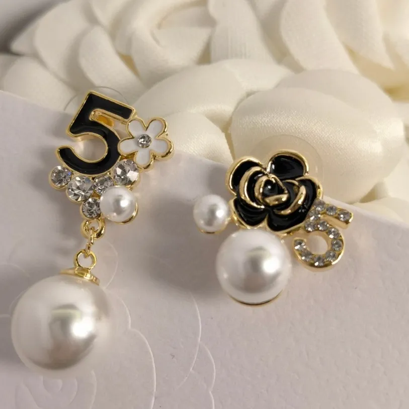 CHAN 5-Halskette Neu in luxuriöser, feiner Schmuckkette für Damen, Anhänger K Gold Herz Designer LES INFINIS DE CAMELIAa-Serie