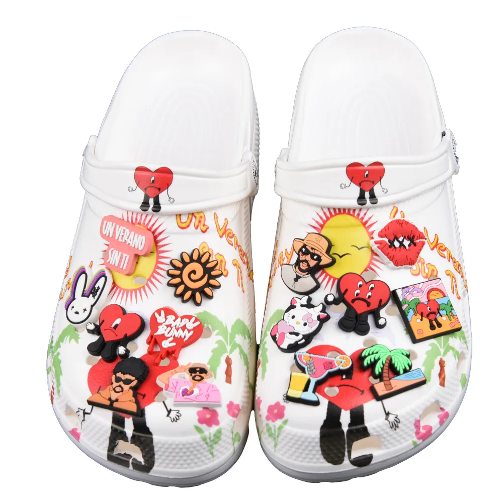 Nuove decorazioni di fascino per scarpe in PVC morbido alla moda per bambini Scarpe da sandalo zoccolo Commercio all'ingrosso Portorico Cantante Bad Bunny Plastica Gomma Croc Charm fit Accessori per polsini Regalo