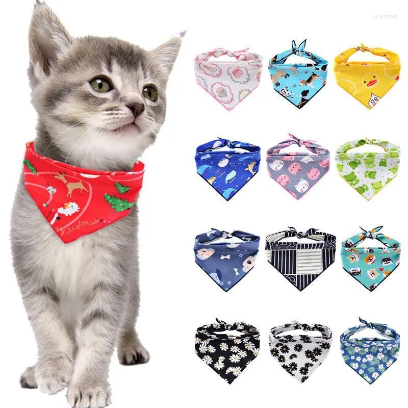 猫の衣装小さな犬のためのクリスマス調整可能なよだれかけネクタイ​​のハロウィーンスカーフ子犬バンダナの三角蝶のネクタイ