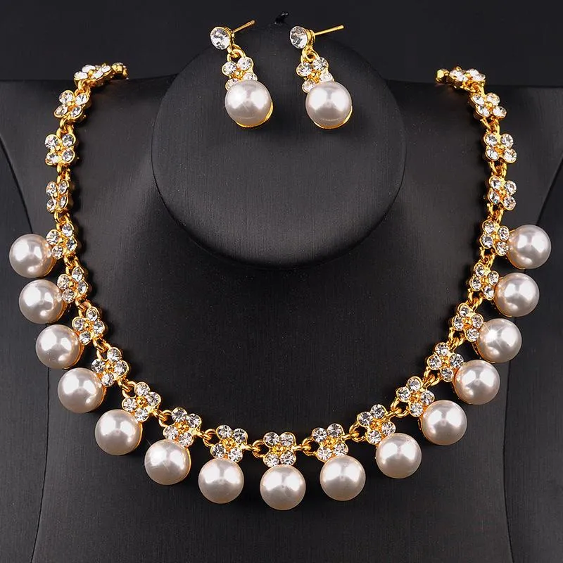 Chaînes dames ensemble de bijoux européen et américain strass perle collier de mariée boucles d'oreilles deux pièces robe de mariée accessoires chaînes