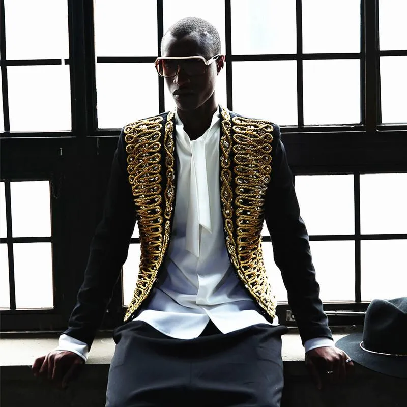 Männer Anzüge Blazer Frühling Koreanische Männer Mode Mantel Faden Stickerei Jacke Diamant-verkrustete Anzug Männliche Host Slim Blazer Gold seil Bühne C