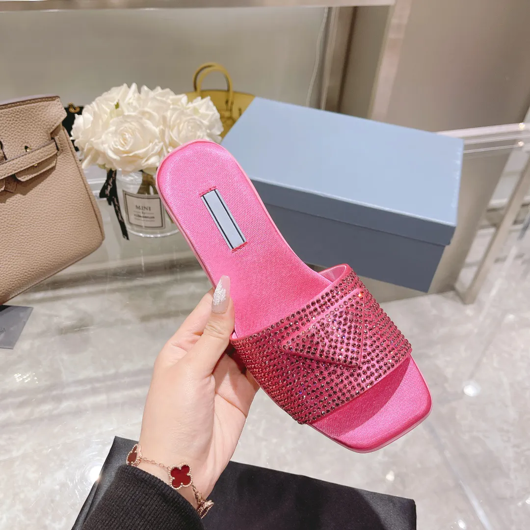 Desinger Slides Trade Thouse Flat Hel Slippers Crystal-скрепленные атласные сандалии бриллианты с открытыми тапочками женская модная обувь размером с 35-40 ползунок