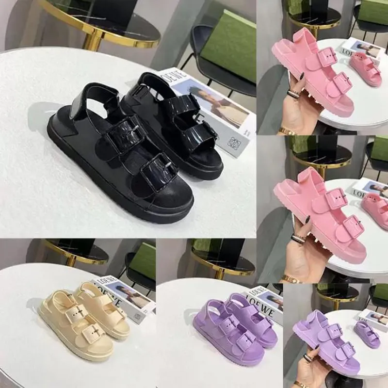Kvinnors sandaler designer tofflor kvinnor sommarskor strand avslappnad plattformar sandal solid sport tofflor gummipatent läder g227163f