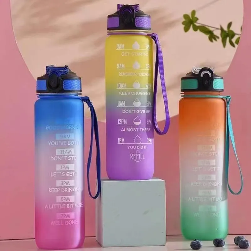 Nouvelle bouteille d'eau de 1000 ml d'arc-en-ciel givré de gradient d'arc-en-ciel en plastique bouteille de boisson bouteille de gym gym de gym plein air tasse avec l'échelle de temps
