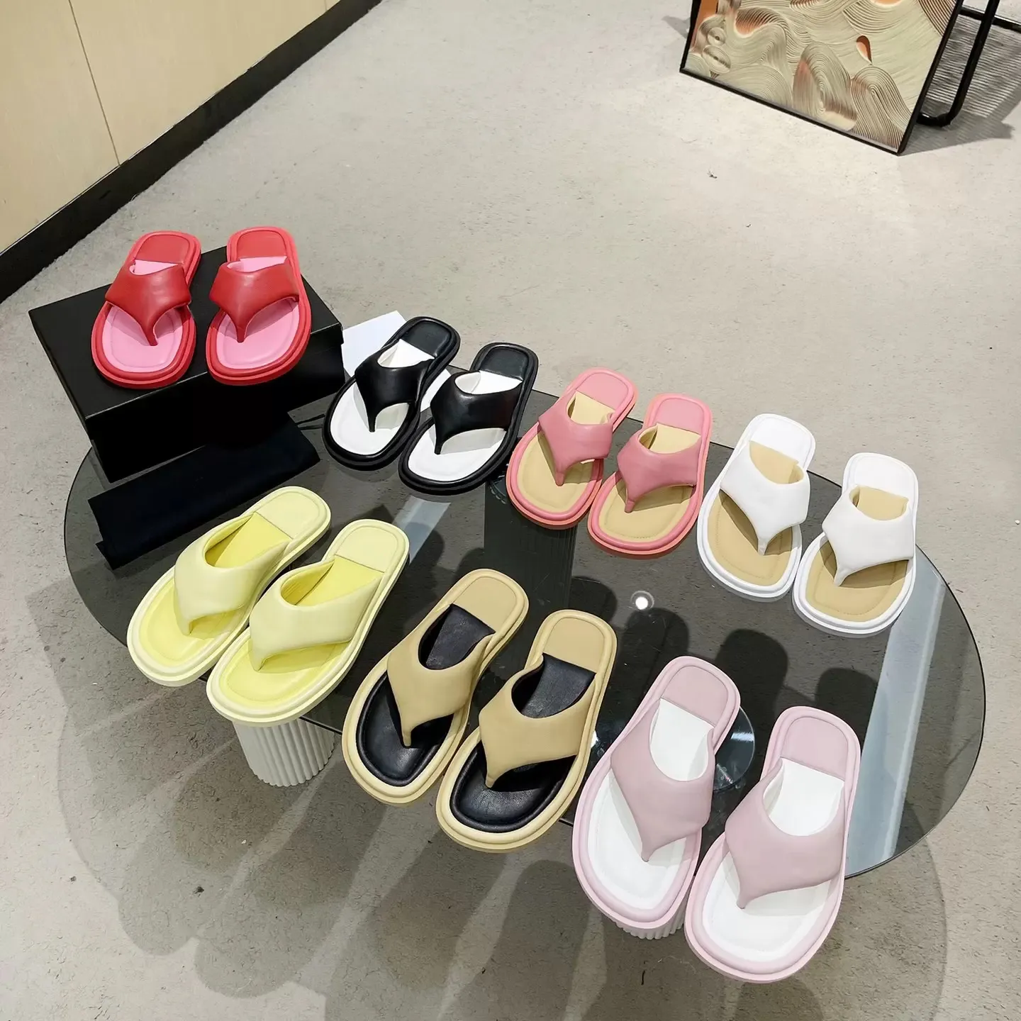 Lyxdesigner sandaler kvinnor honung tofflor tjock botten kvadrat tå glider äkta läder toffel ladie sommarstrand flip flops