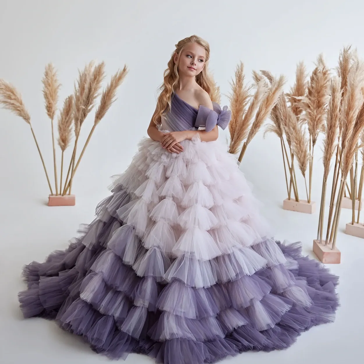 Ombre Purple Pink Flower Girl-jurken voor bruiloft 2022 Ballgown one-shoulder ruches gelaagde rokken peuter Pageant-jurken tule kinderen verjaardag formeel feestjurk