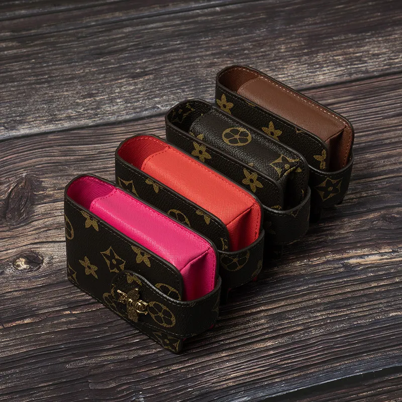 PU Leather Key Chain Ring Ring Lipstick Rapstick Makeup Bag مع سلسلة مفاتيح زهرة بنية مرآة