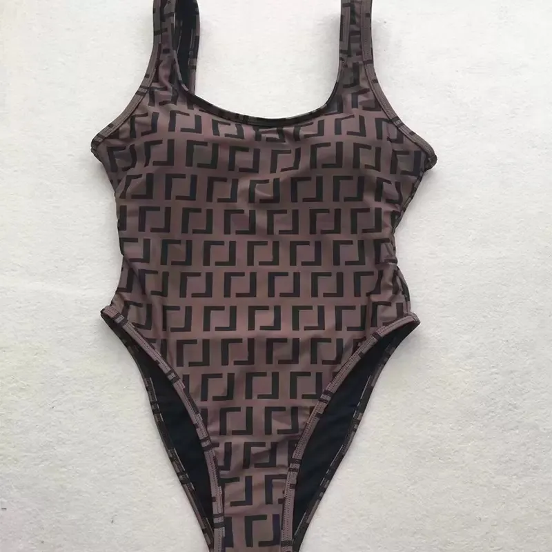 Designer Ternos de natação verão Mulheres de banho de praia de praia Sexy moda de banho One Piece Multi Styles