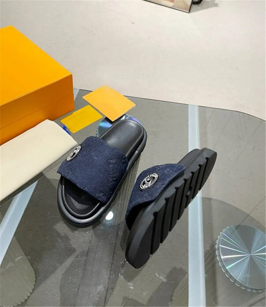 Women Men Summer Slippers bench shoes Stylish comfortable female thick bottom soft sole printing genuine leather wear-resisting non slip versatile sandals L70415