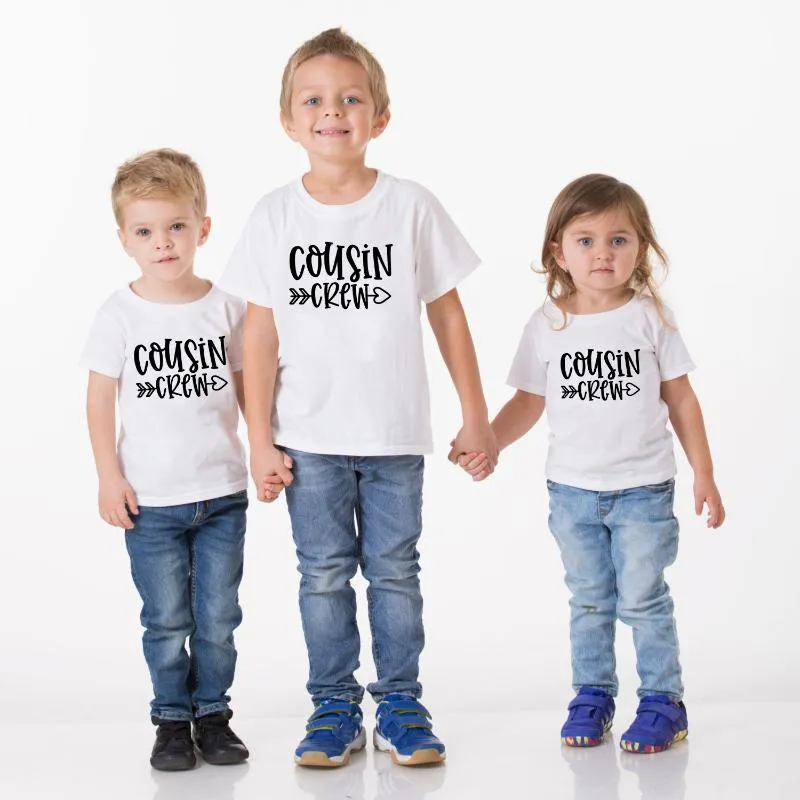 T-shirt 1pc Cousin Crew Ragazzi Ragazze Tshirt Family Look Abbigliamento da festa Brothers Sisters Cousins T-shirt Fashion Toddler Shirt Top ClothesT-shirt