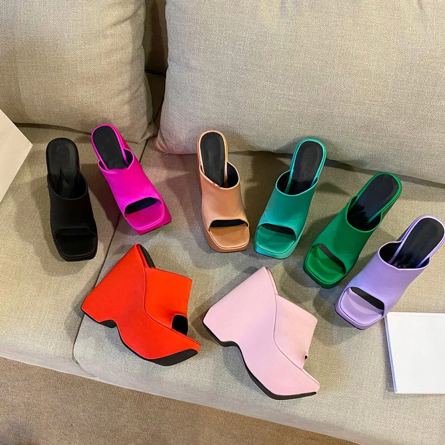 Tjock botten designer sandaler mode skumgummi kilar kvinnor sommaren lyxiga bilder miami söta plattform tofflor storlek 35-41 mulor loafers