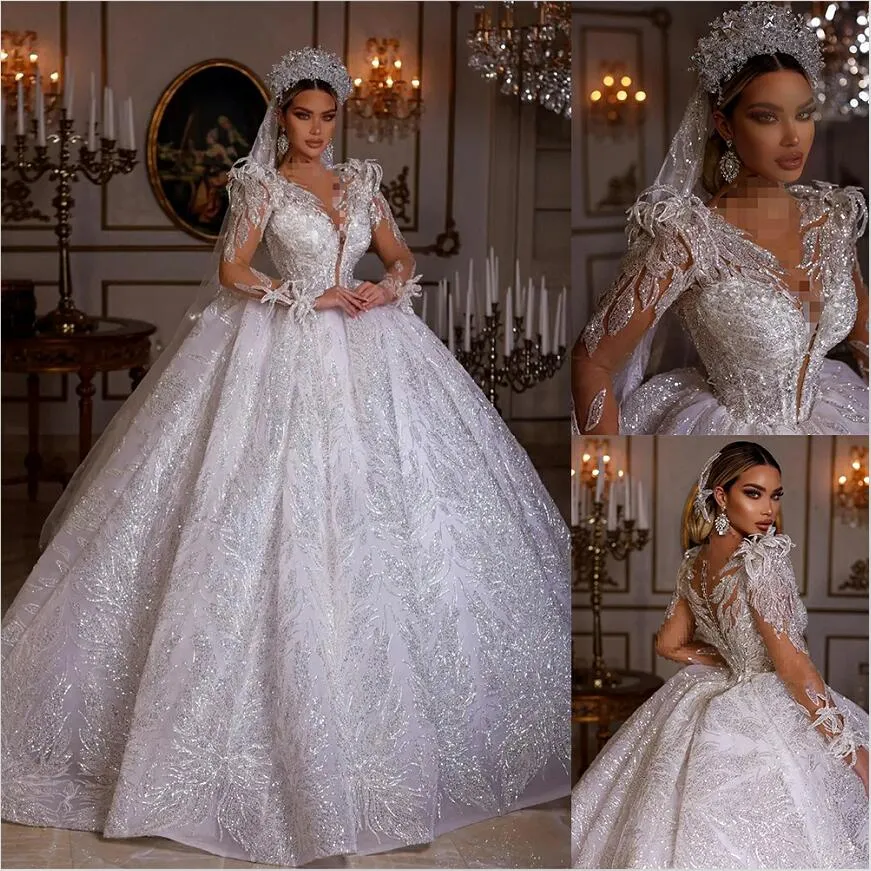 Luxury Dubai Wedding Dresses Ball Clow Sheer V Neck pärlor blommig applicerad spets brudklänning underbar vintage mantel de