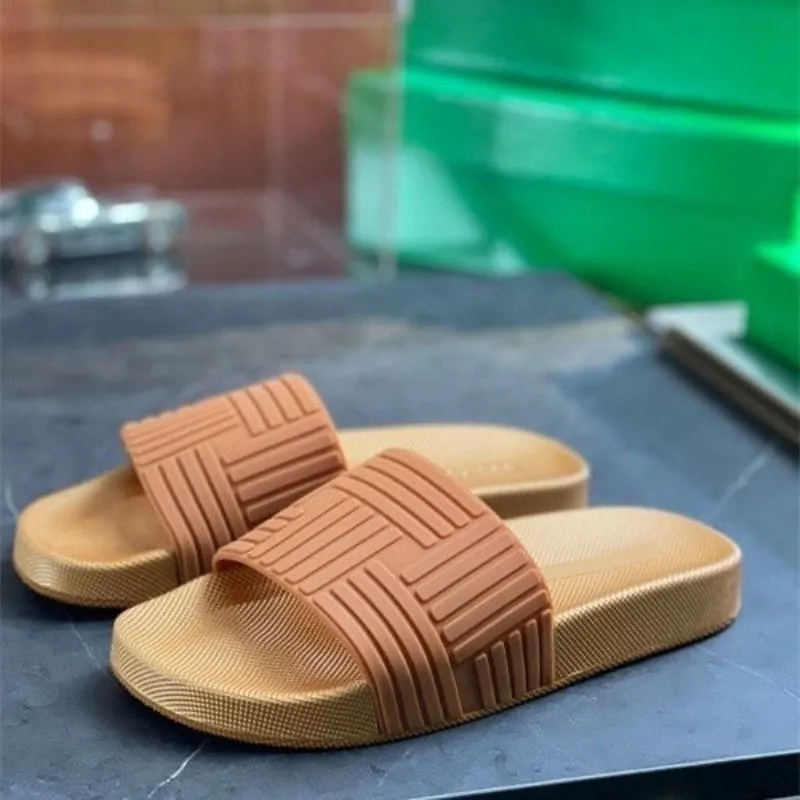 White designer sandals 2025 flat