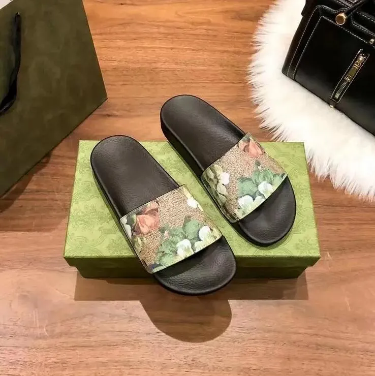 Designer Couples Slipper Classic Flowers Printing Flat Bottom Bathroom Slippers High Quality Unisex Flip Flops Summer Outdoor Leisure Sandbeach Sandal
