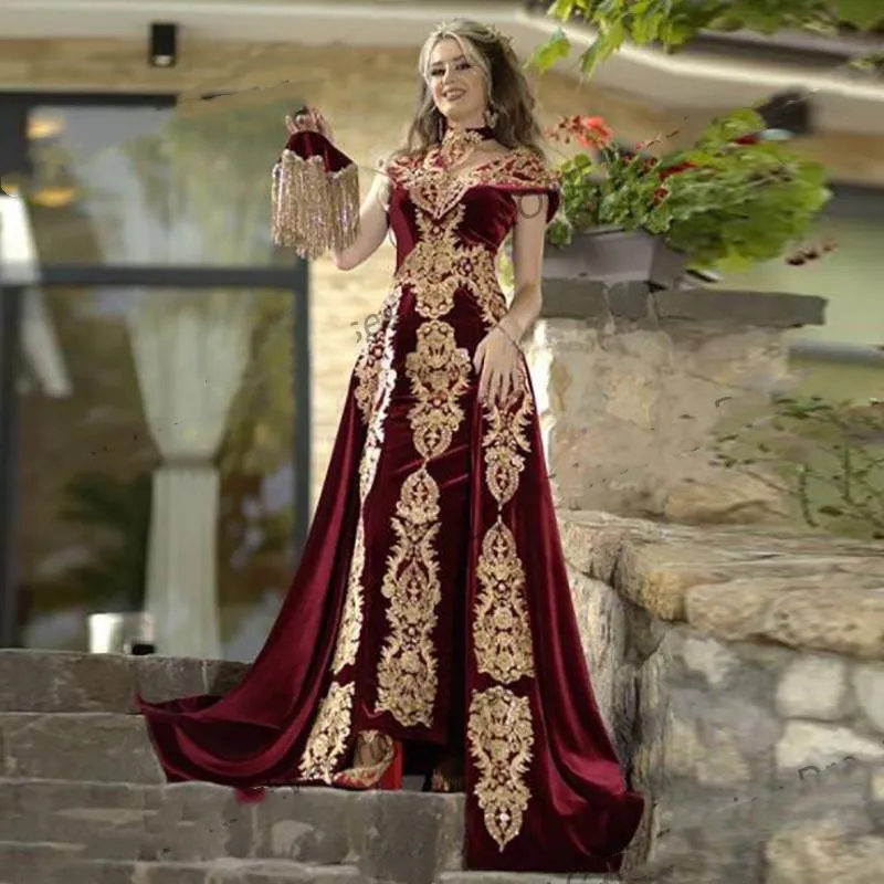 Elegancki Kaftan Burgundii Aksamitne Suknie Wieczorowe Arabskie Dubaj Szaty De Soiree 2 sztuk Zestaw Rękawów Cap Neck Formalne Party Suknie Kobiety Recepcja Dress Prom Dresses