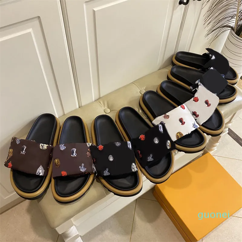 2022 Pillow Slipper Revival Flat Mules Uomo Donne Slides Black Blue Blue Brown Bianco Flip flops Sandali estivi Dimensione 35-45 con scatola