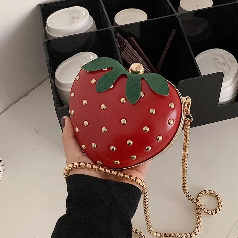 Bolsas de noite fofas em forma de coração de morango bolsa feminina bolsa de mão moda feminina bolsas de corrente e bolsas femininas rebite mini festa bolsa tiracolo mesmo