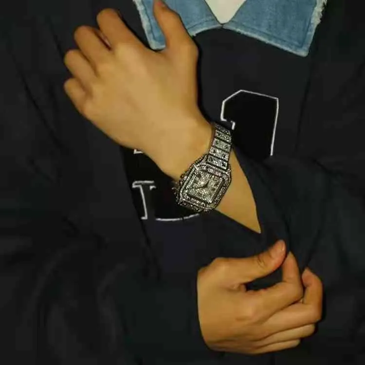 Kwitnące klejnoty Hiphop Full Diamond Watch Duży tarcza Inkrustowana moda Super Flash Moissanite zegarki