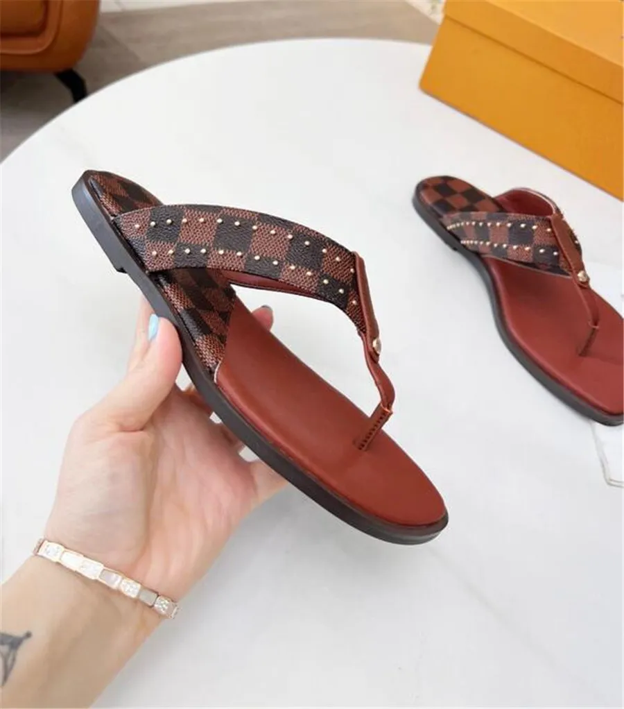 Women Men Summer Slippers Bench Shoes Stylish Comfortable Female Flip Flops  Soft Sole Printing Genuine Leather Wear Resisting Non Slip Versatile Sandals  L70418 From 58,21 €