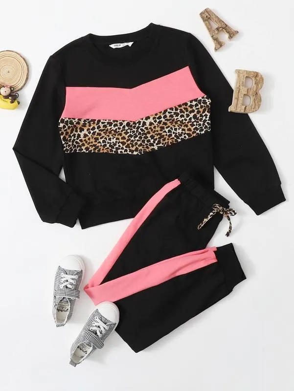Conjunto de niñas con pantalones de chándal con estampado de leopardo y bloques de colores SHE