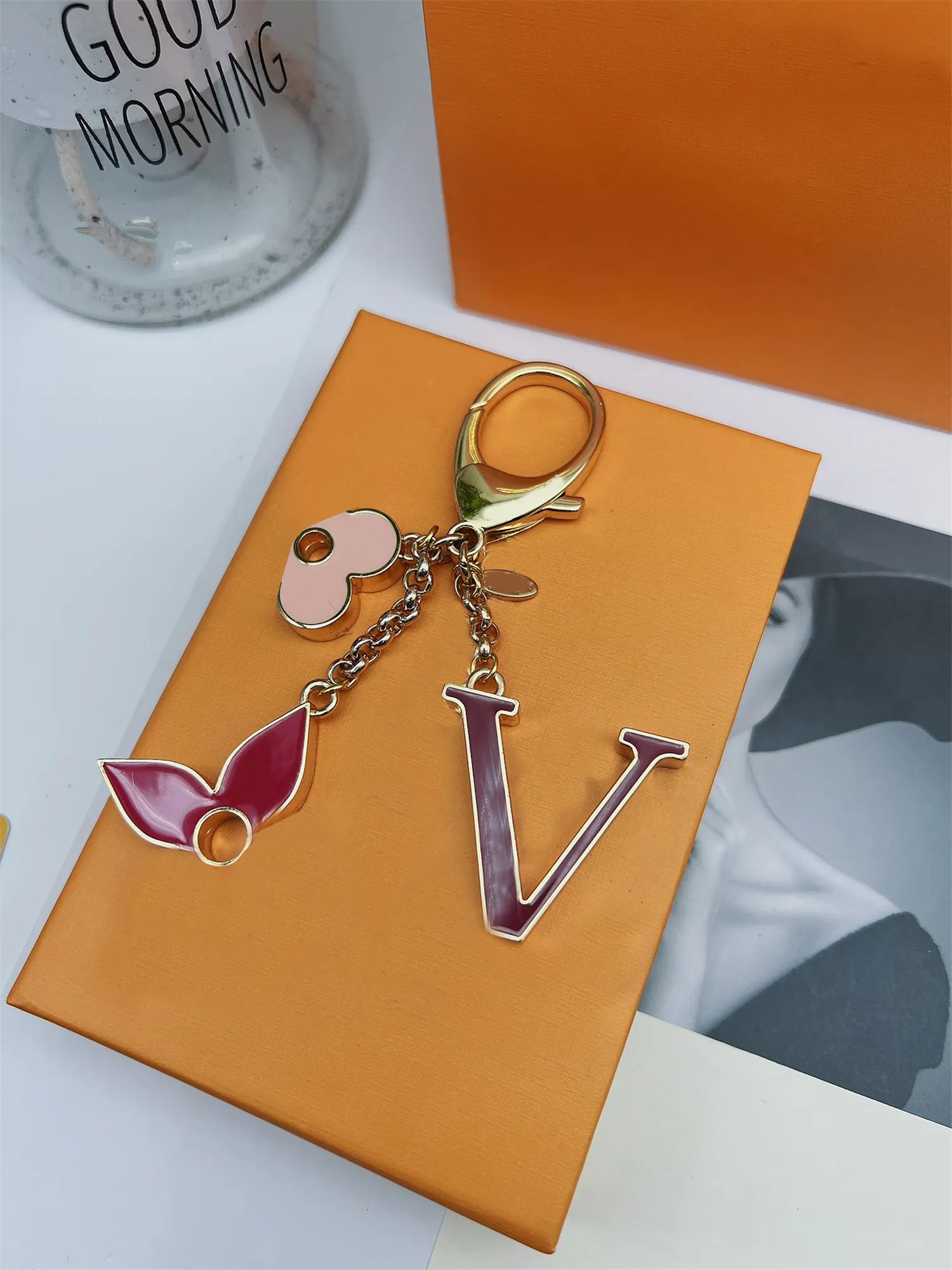 Luxurys Designer Keychain Marka Anahtar Zinciri Erkekler Araba Anahtarlama Kadın Toka Anahtarlık Çanta Kolye Zarif Hediye