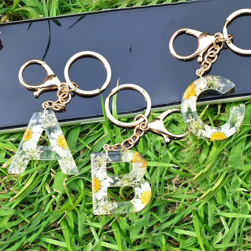 Dried Flower Letter Pendant Keychains Resin Daisy Key Chains Rings For Women Cute Car Acrylic Keyring Holder Bag Pendant