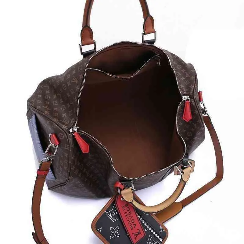 a holdall bag