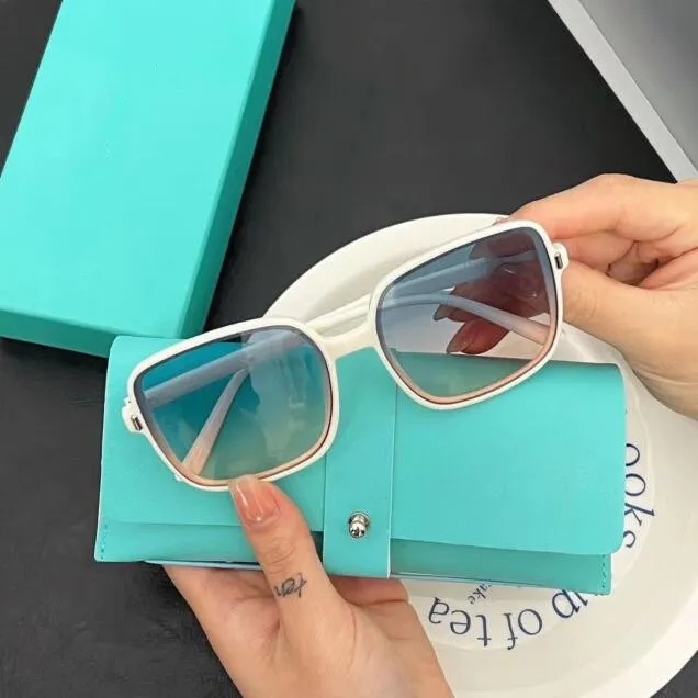 Lüks tif büyük çerçeve güneş gözlüğü moda pembe mavi güzellik plaj gözlükleri tasarımcı aksesuarları uv400 kadın güneş gözlüğü ile hediye kutusu