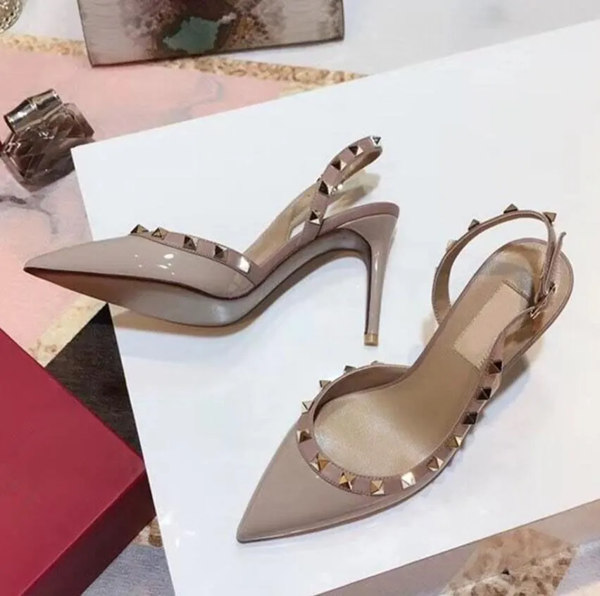 Moda sandalet kadın pompalar sıradan tasarımcı altın mat deri çivili sivri uçlu slingback yüksek topuklu ayakkabılar 766yy