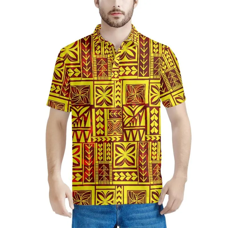 Polo da uomo Camicie a triplo petto a maniche corte Colletto quadrato Samoa tribale polinesiana T-shirt da uomo con stampa floreale Tapa dorata