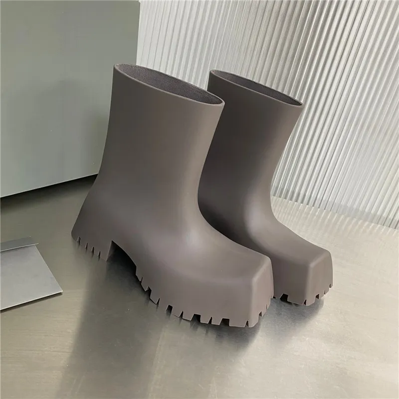 Designer Boots Womens 2022 Boots Spring Summer Square Toe Platform Rain Boot Light Waterproof Shoes Genuine Rubber Oversized Sole in style